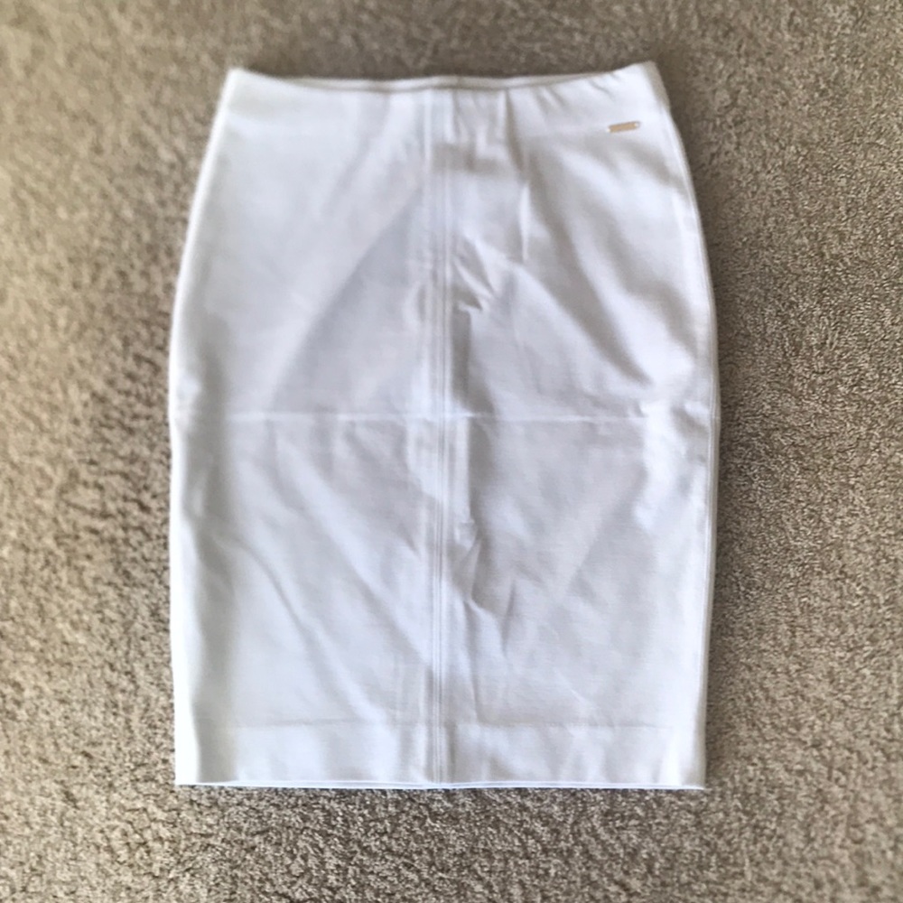NWT Tahari cream fitted body con skirt sz Small
